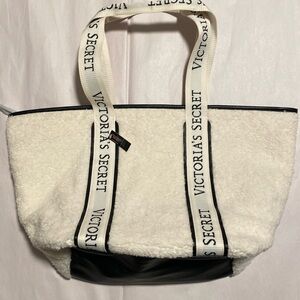 NWT Victoria Secrets cozy plush tote bag.